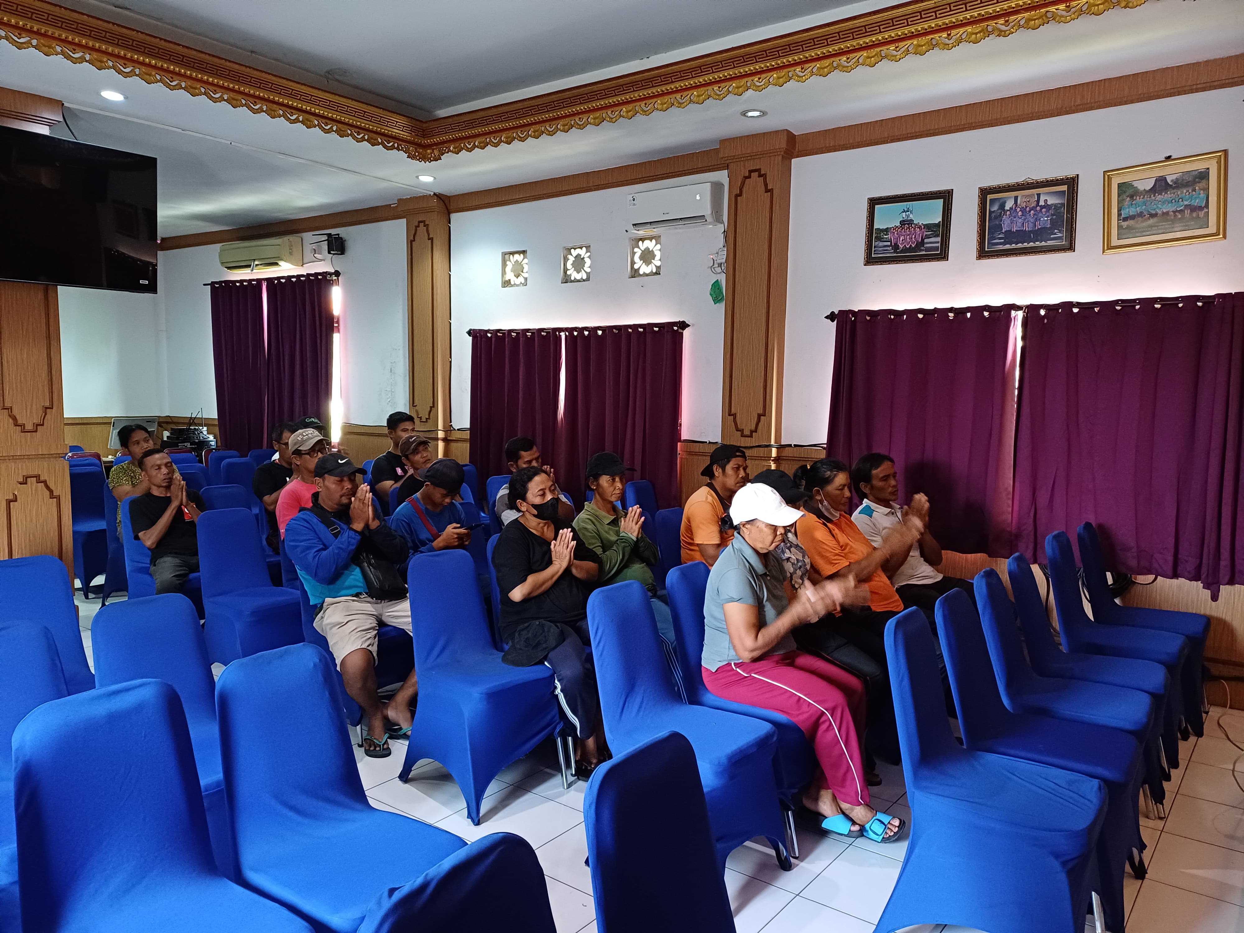 Rapat Koordinasi dengan Petugas Kebersihan di Masing-masing Dusun Desa Peguyangan Kangin